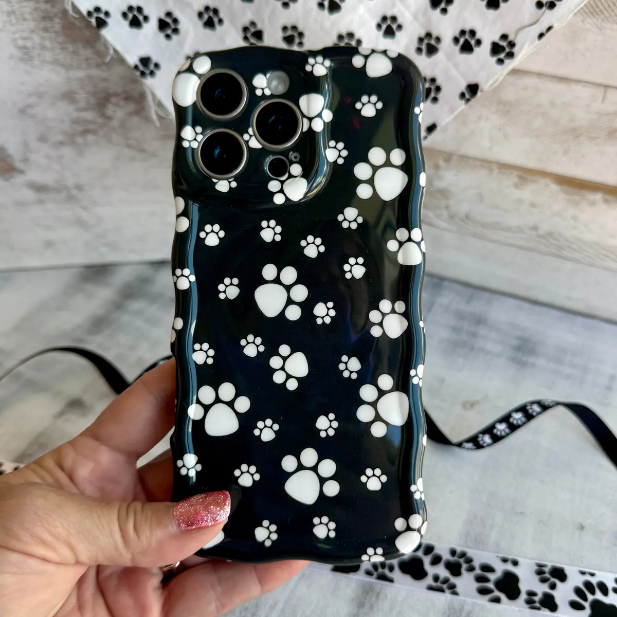Black Paw Print Wavy Luxe Magsafe Case For Iphone 1