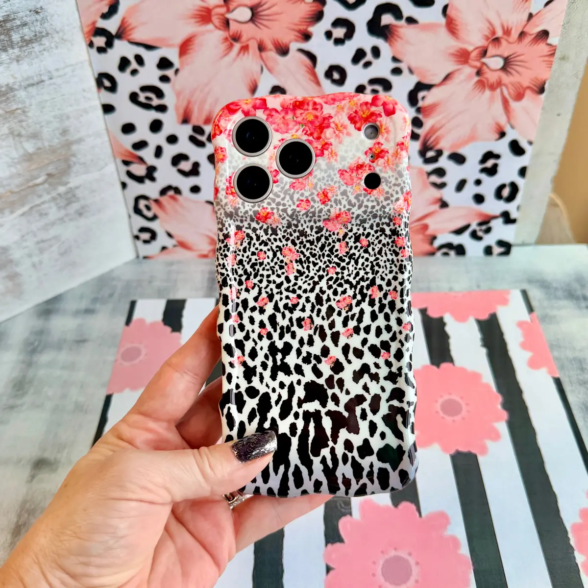 Flower-Fetti Leopard Wavy Luxe Magsafe Case For Iphone 1