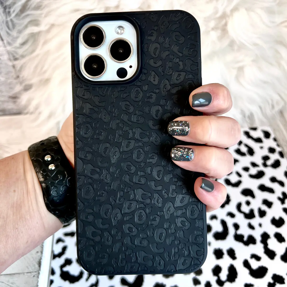 Engraved Black Leopard Phone Case For Iphone 1