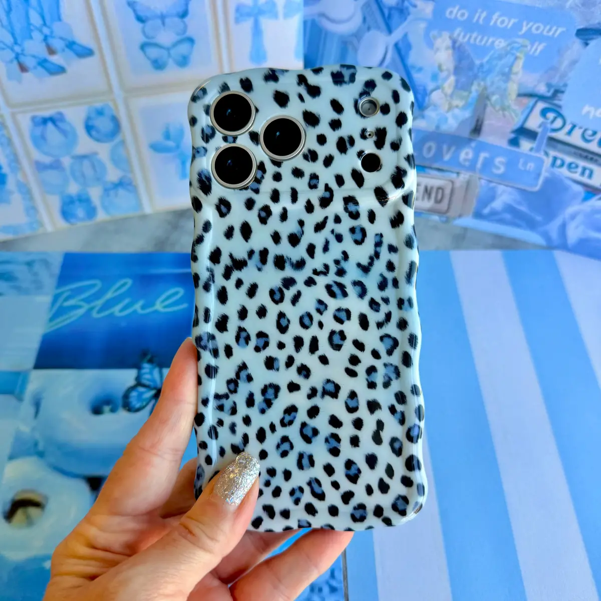 Blue Ice Leopard Wavy Luxe Magsafe Case For Iphone 1