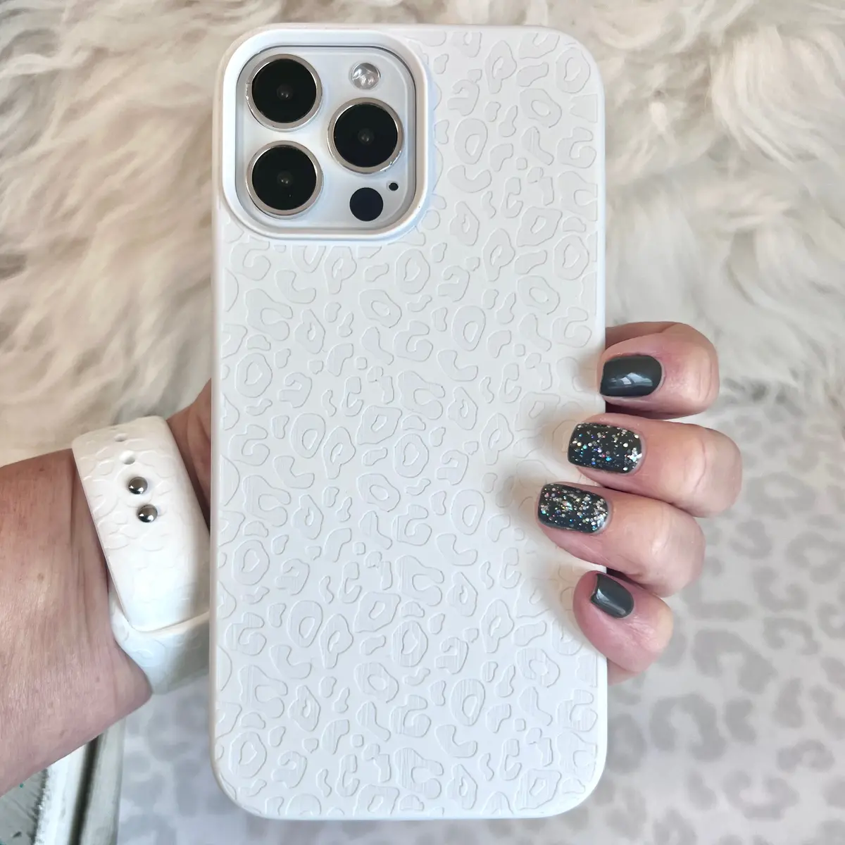 Engraved White Leopard Phone Case For Iphone 1