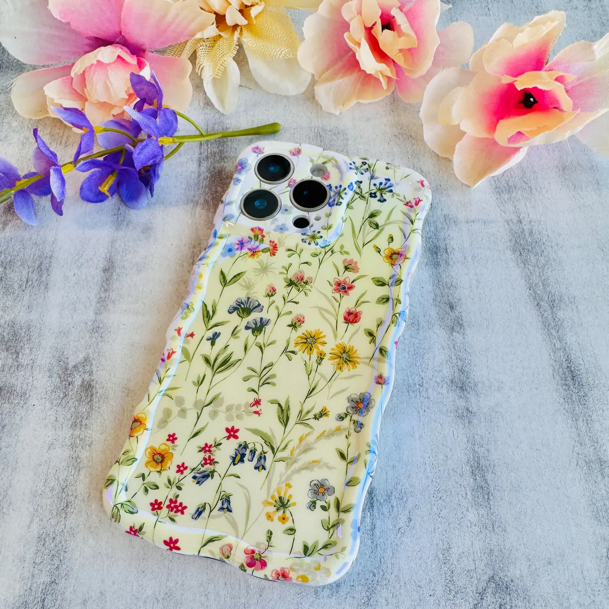 Wildflower's Iridescent Luxe Magsafe Case For Iphone 1