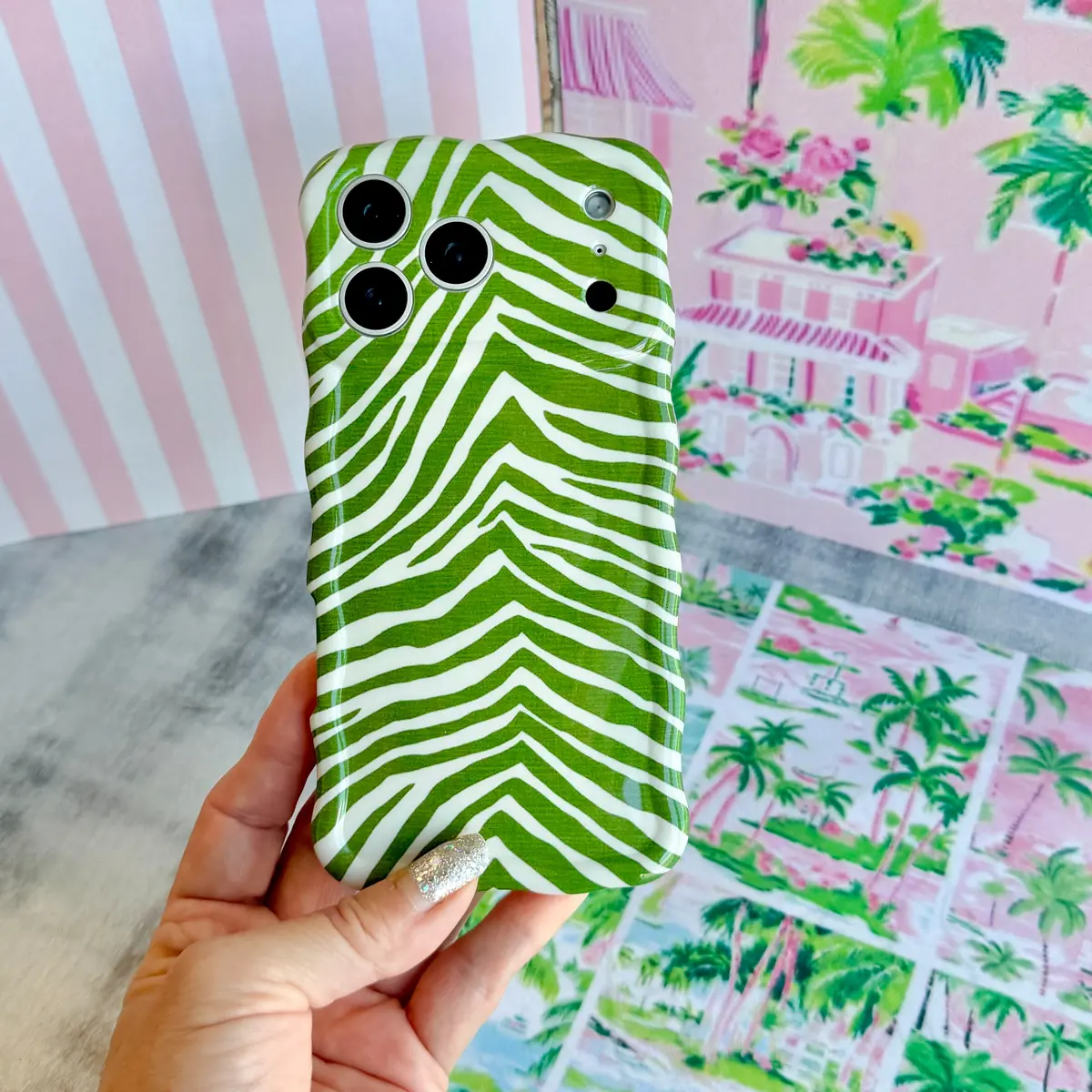 Jungle Queen Wavy Luxe Magsafe Case For Iphone 1