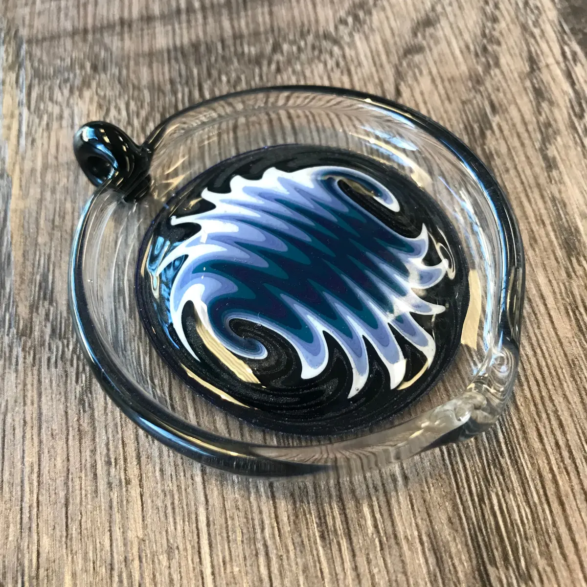 Muph Wig Wag Dish Pendant 1