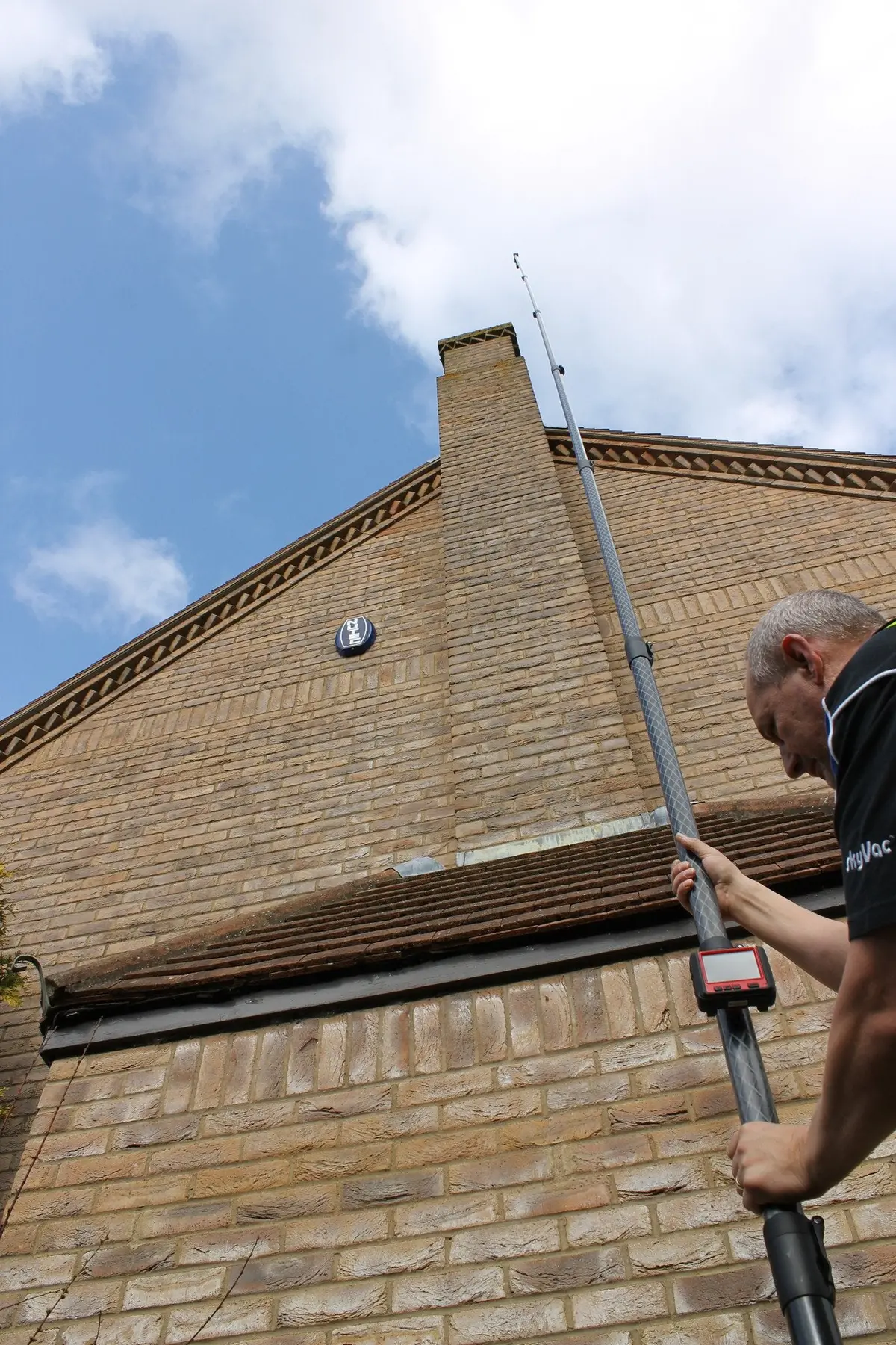 Skyvac®️ Action Photo - Telescoping Skypole 1 1