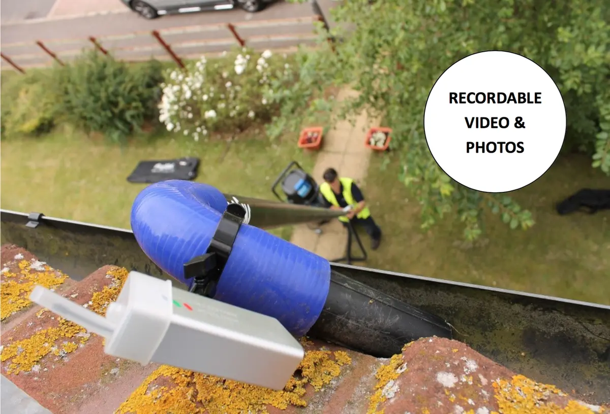 Skyvac®️ Action Photo - Gutter Close Up 1